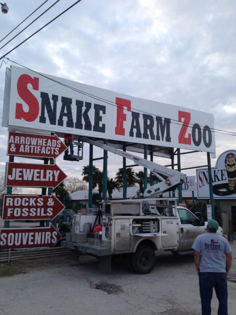 exterior-business-sign-snake-farm-zoo