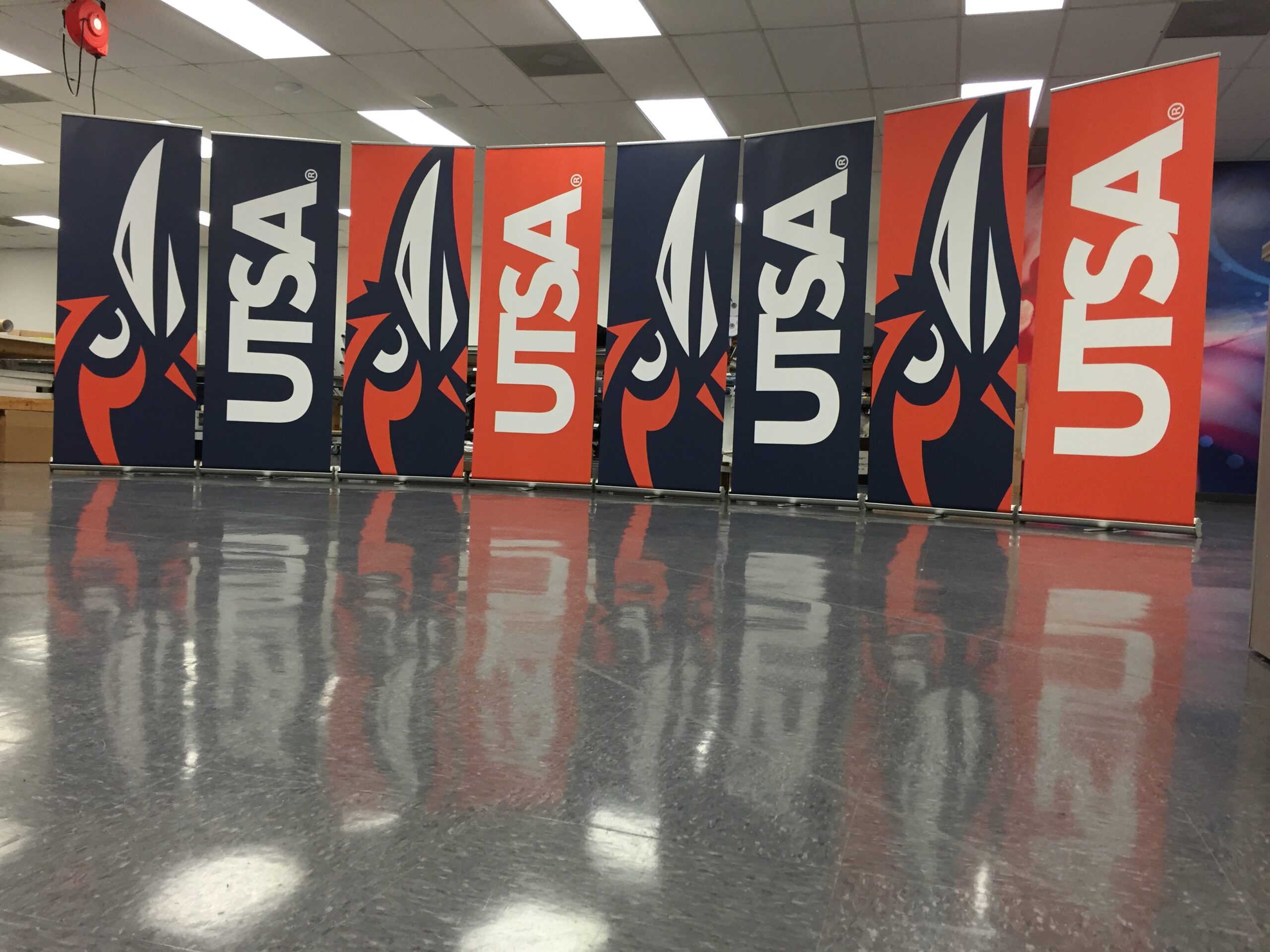 UTSA Retractable Banner Stands
